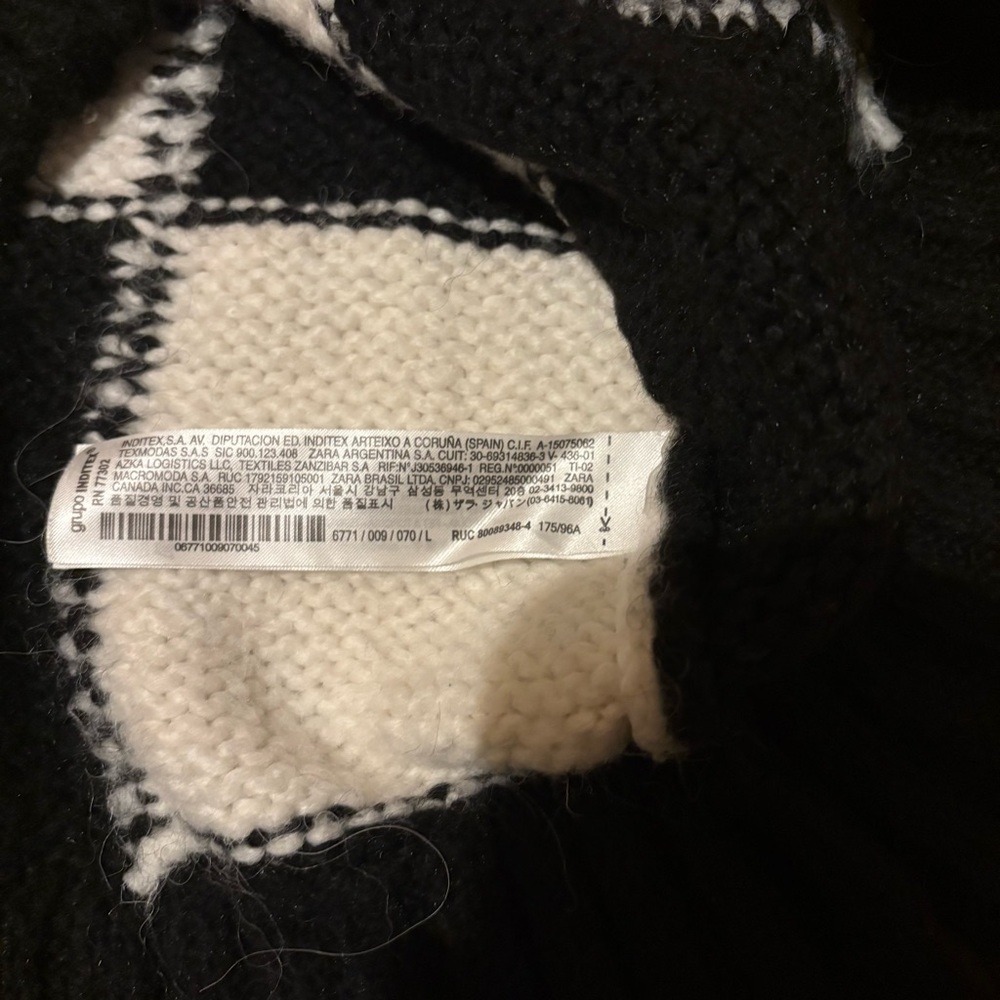 Zara Black and White Geometric Knit Sweater - Picture 6 of 7